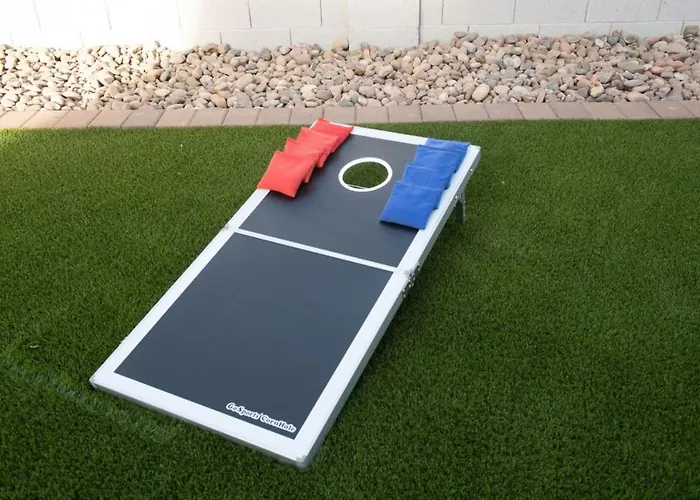 Holiday home Massive Backyard - Pool, Hot Tub, Putting Green, & Fire Pit