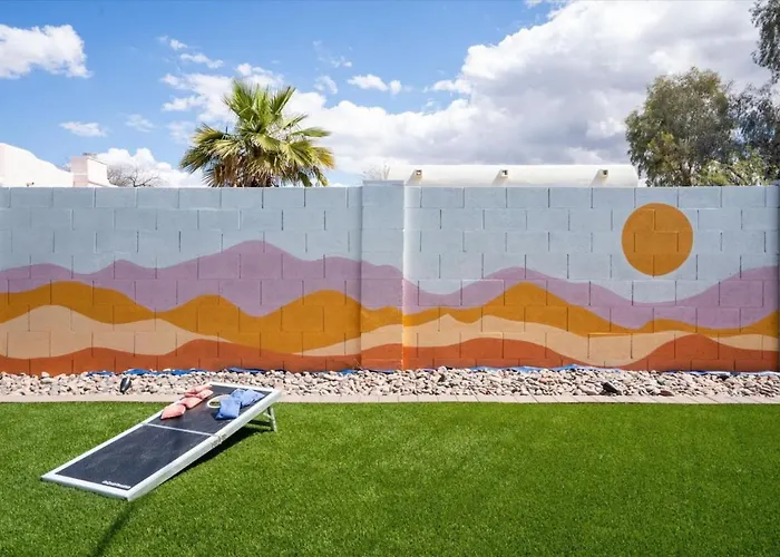 Holiday home Massive Backyard - Pool, Hot Tub, Putting Green, & Fire Pit Tempe
